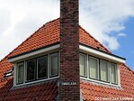 De schoorsteen deelt het huis in tweeën
<br/>
Gert-Jan Lobbes, 2017